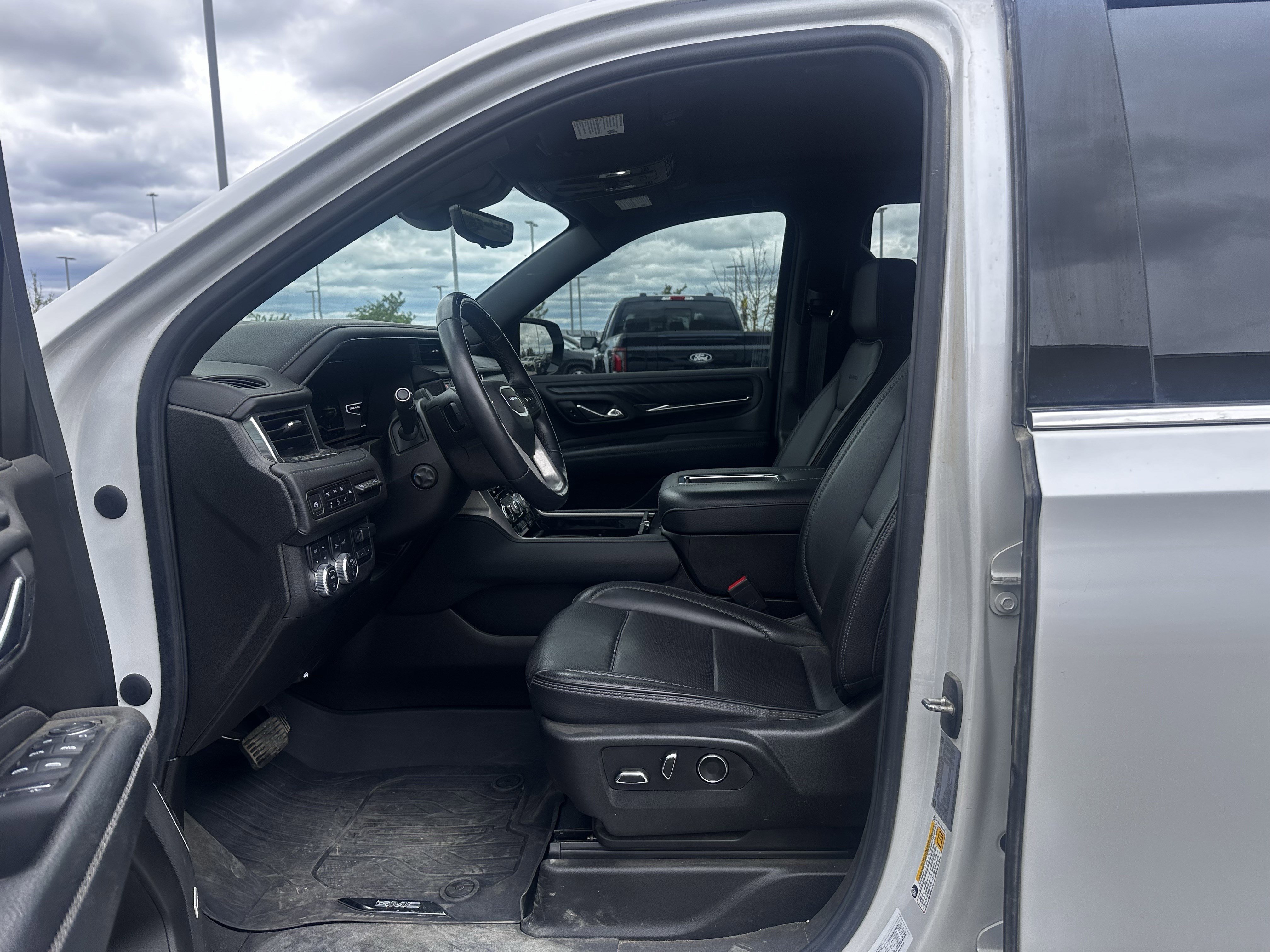 Used 2023 White Frost Tricoat GMC Denali image 7