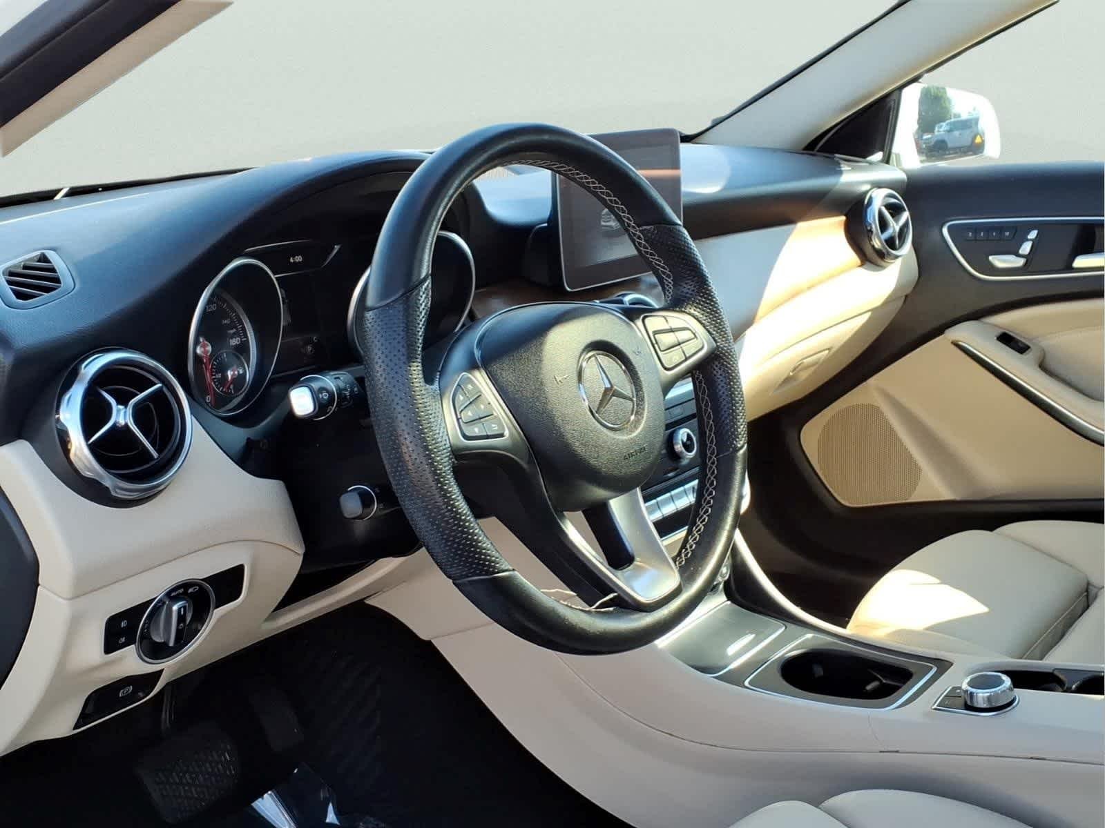 Used 2019 Polar White Mercedes-Benz GLA 250 image 15