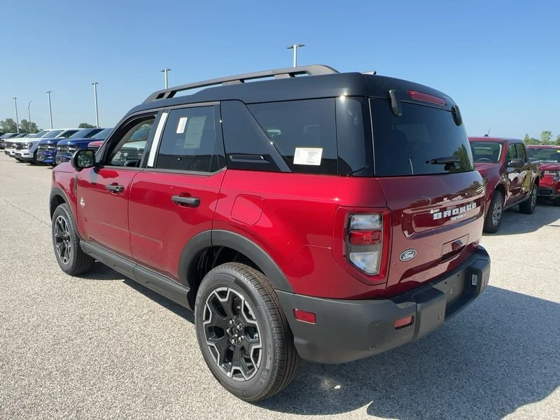 New 2026 Ruby Red Metallic Tinted Clearcoat Ford Outer Banks 4x4 image 3
