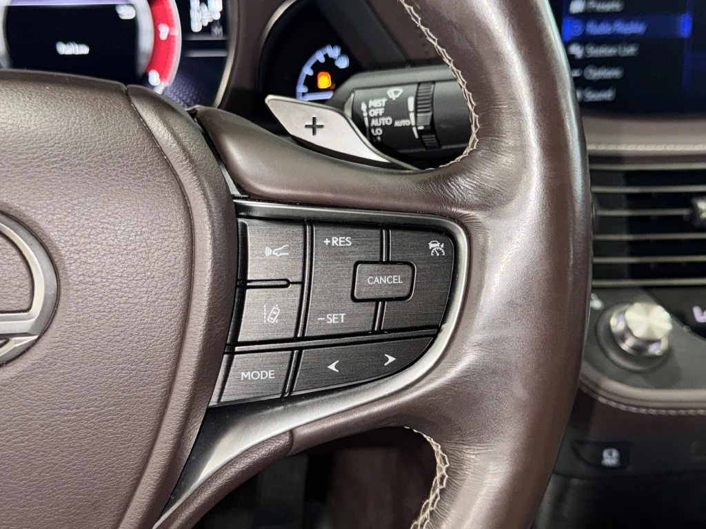 Used 2019 White Lexus 500 Base image 23