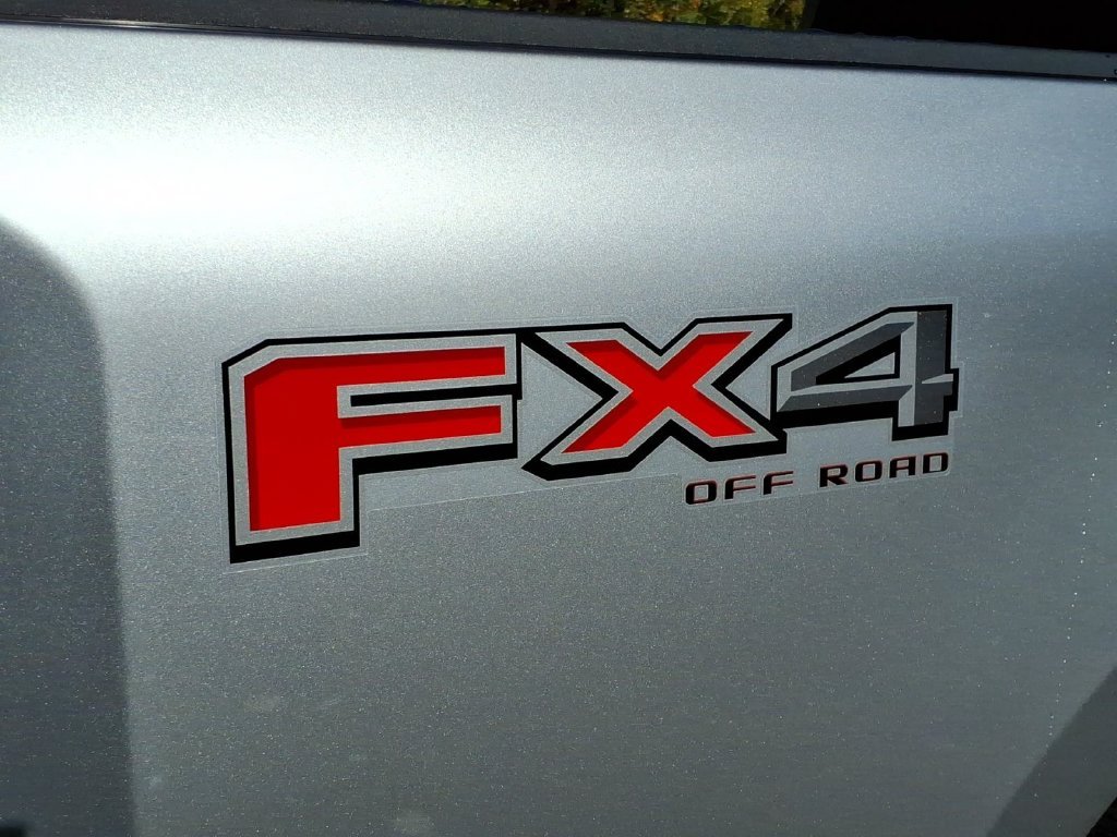 New 2027 Iconic Silver Metallic Ford F-250® XLT image 9