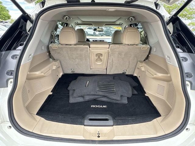 Used 2016 White Nissan SL image 25