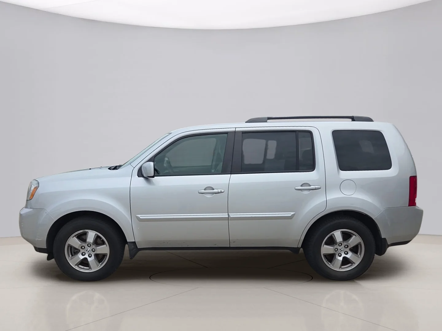 Used 2009 Silver Honda LX image 2
