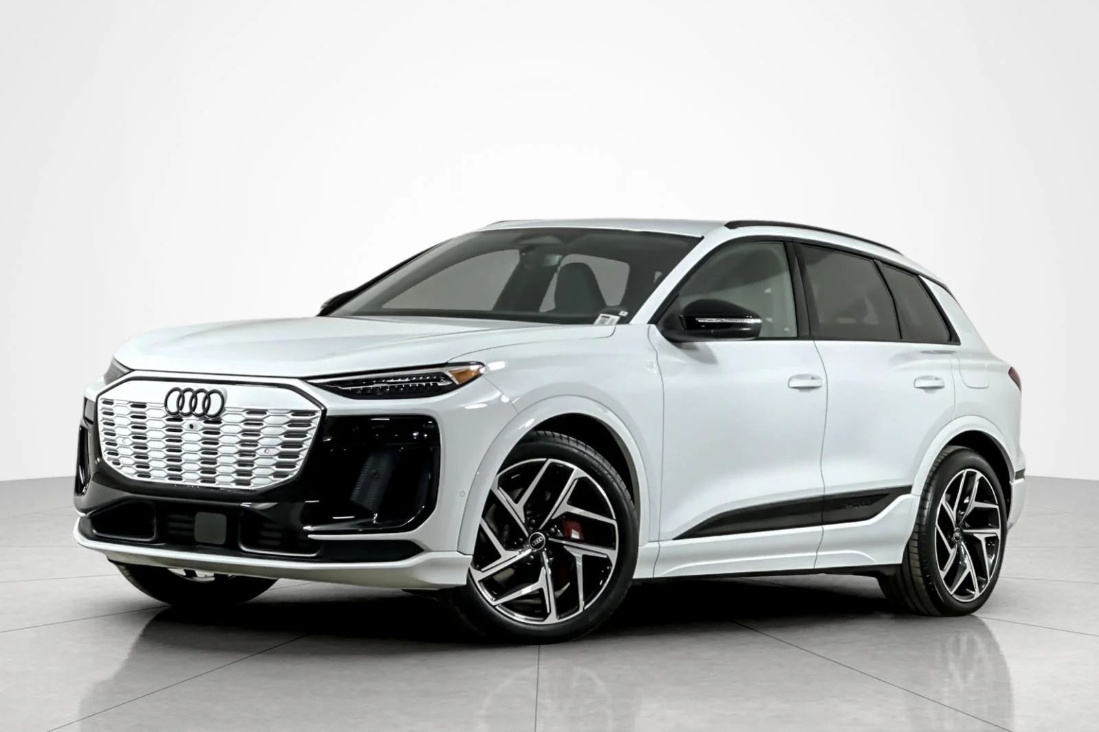 2025 Audi SQ6 e-tron Premium Plus quattro's photo