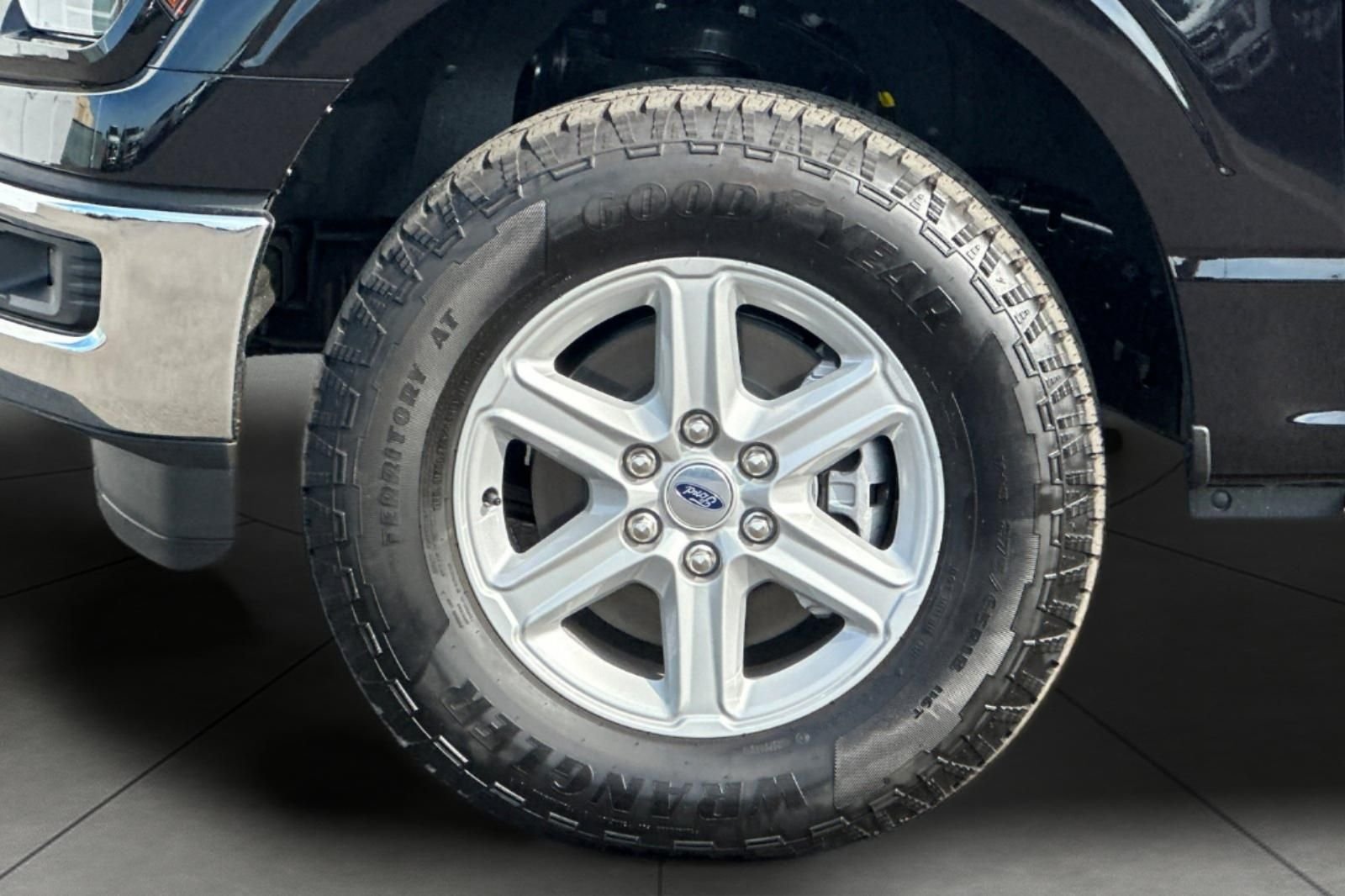 Used 2025 Black Ford XLT image 30
