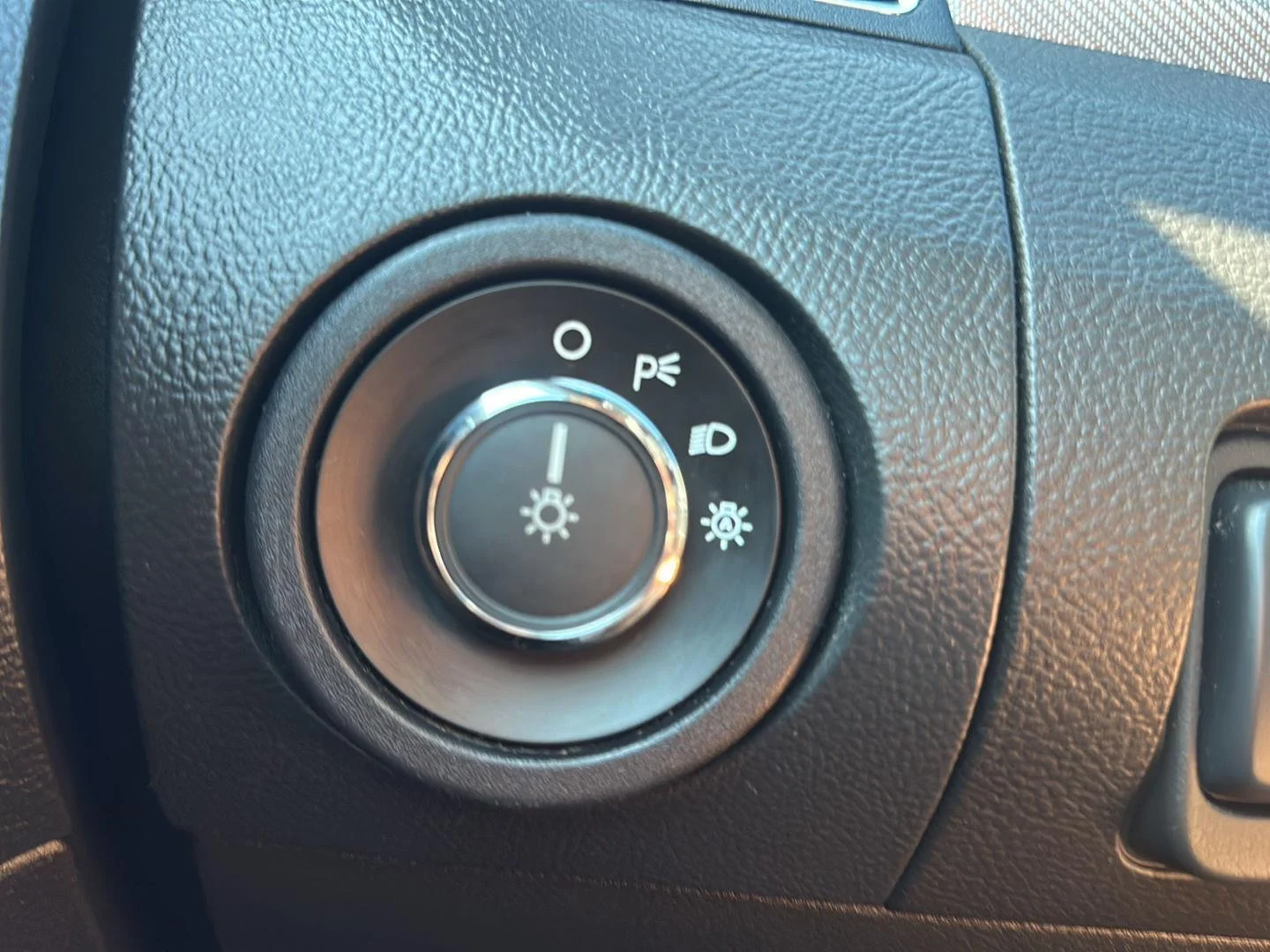 Used 2016 Magnetic FORD SEDAN image 17