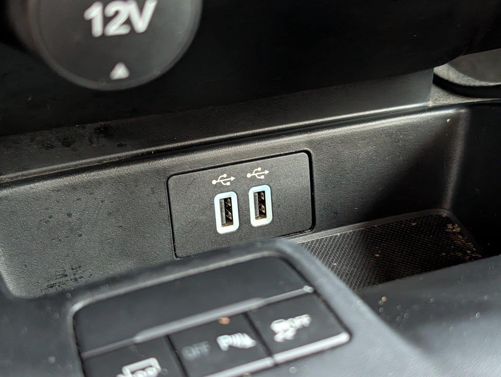 Used 2022 Cactus Gray Ford LARIAT image 21