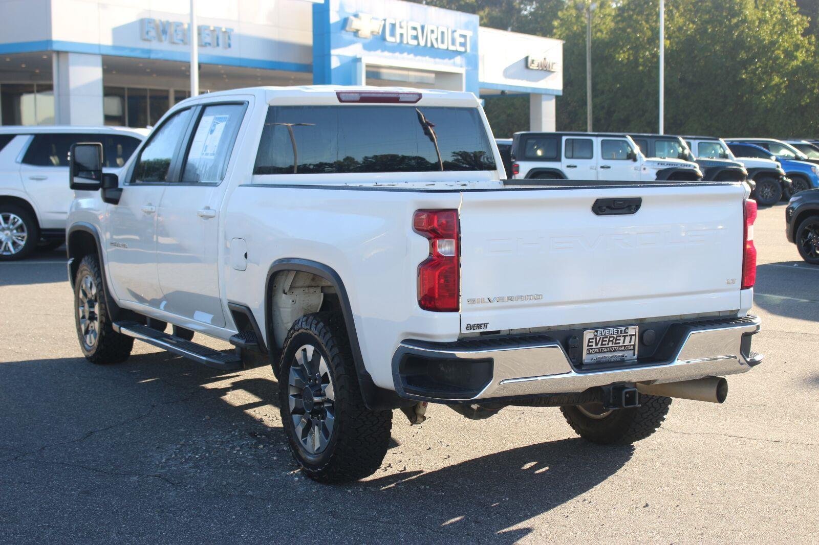 Used 2022 SUMMIT WHITE Chevrolet LT image 5