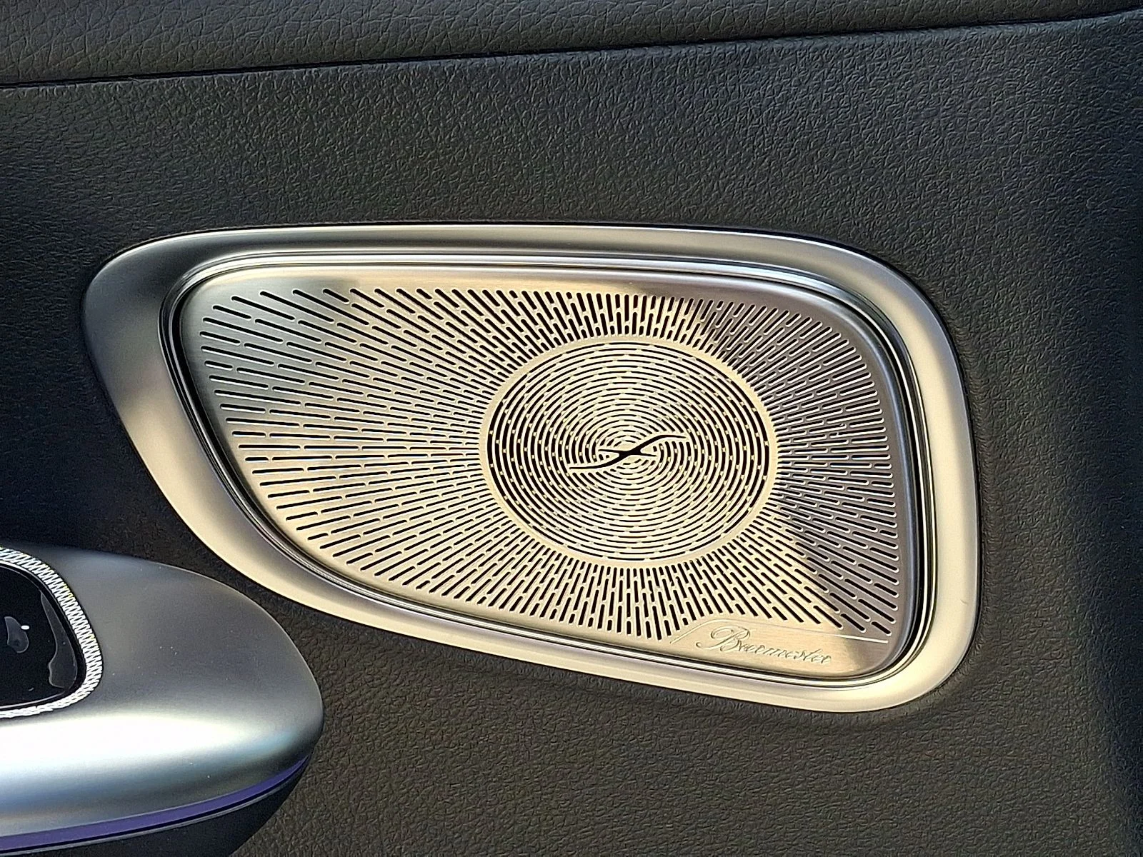 Used 2025  Mercedes-Benz GLC 300 Coupe image 25