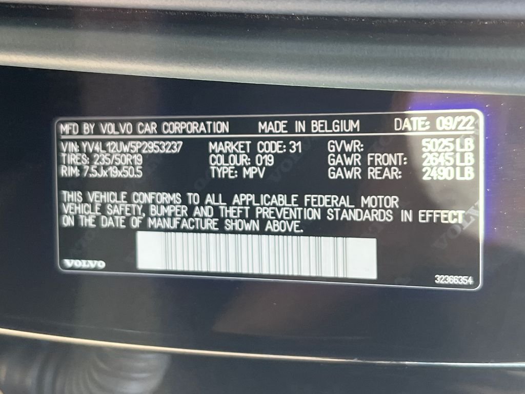 Used 2023 Black Volvo B5 Plus Dark Theme image 30