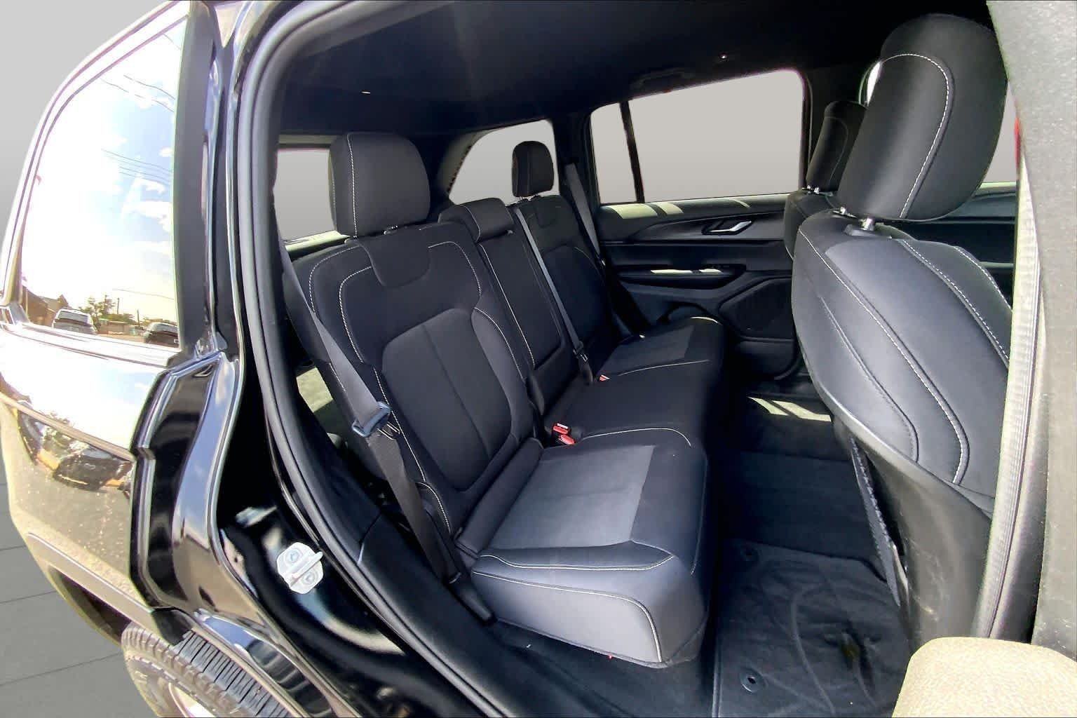 Used 2024 Diamond Black Crystal Pearlcoat Jeep Laredo image 20