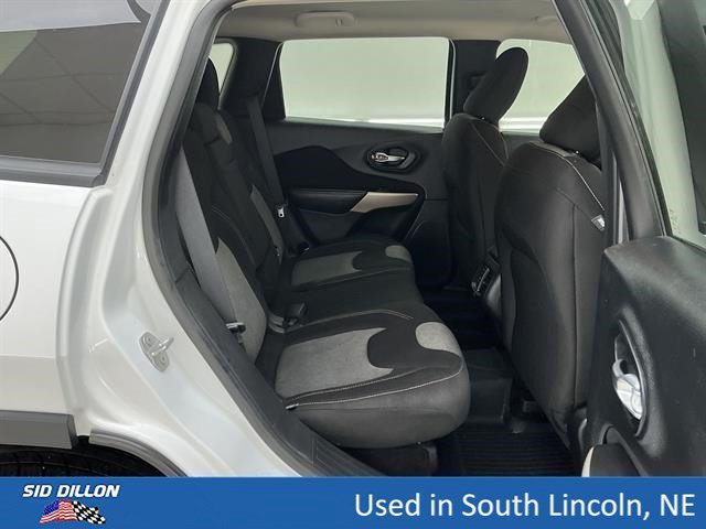 Used 2017 Bright White Clearcoat Jeep Altitude image 22