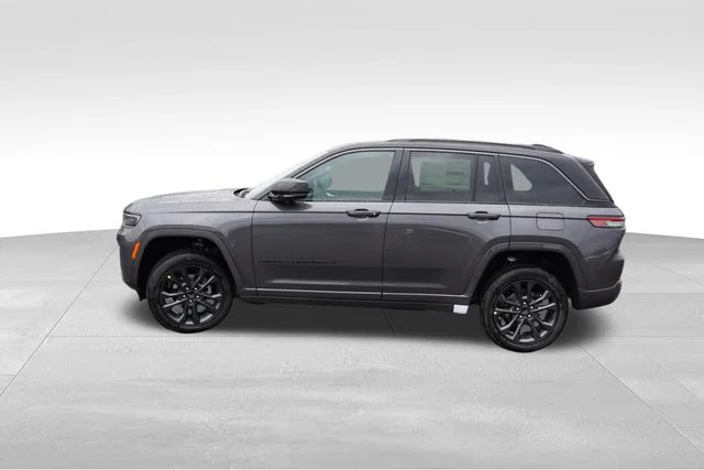 New 2026 Baltic Gray Metallic Clear-Coat Exterior Paint Jeep Limited Reserve image 6