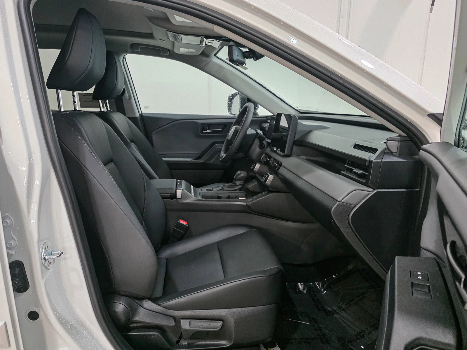 New 2026 Wind Chill Pearl <sup>1</sup> Toyota  XLE Premium image 21