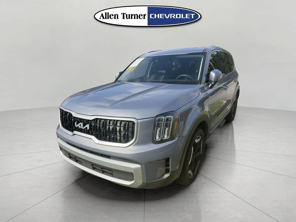Used 2024 Silver Kia EX image 4