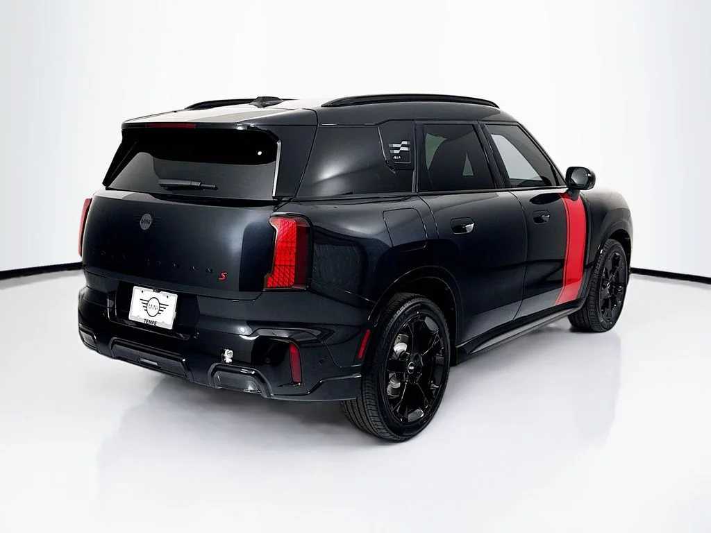 New 2027 Midnight Black II Metallic MINI Iconic image 5