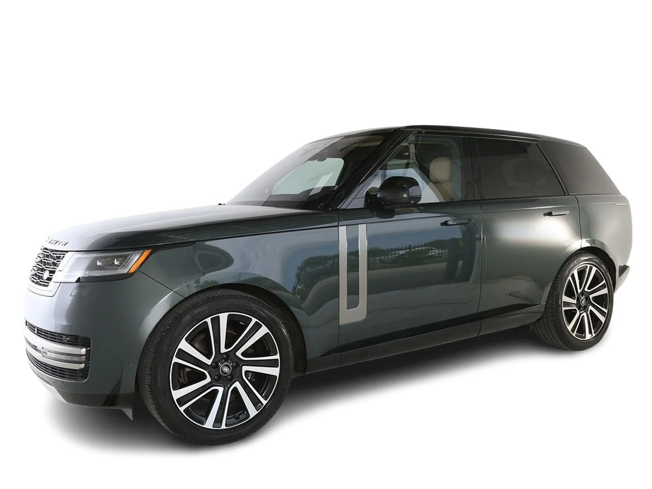 Used 2023 Green Land Rover SE image 8