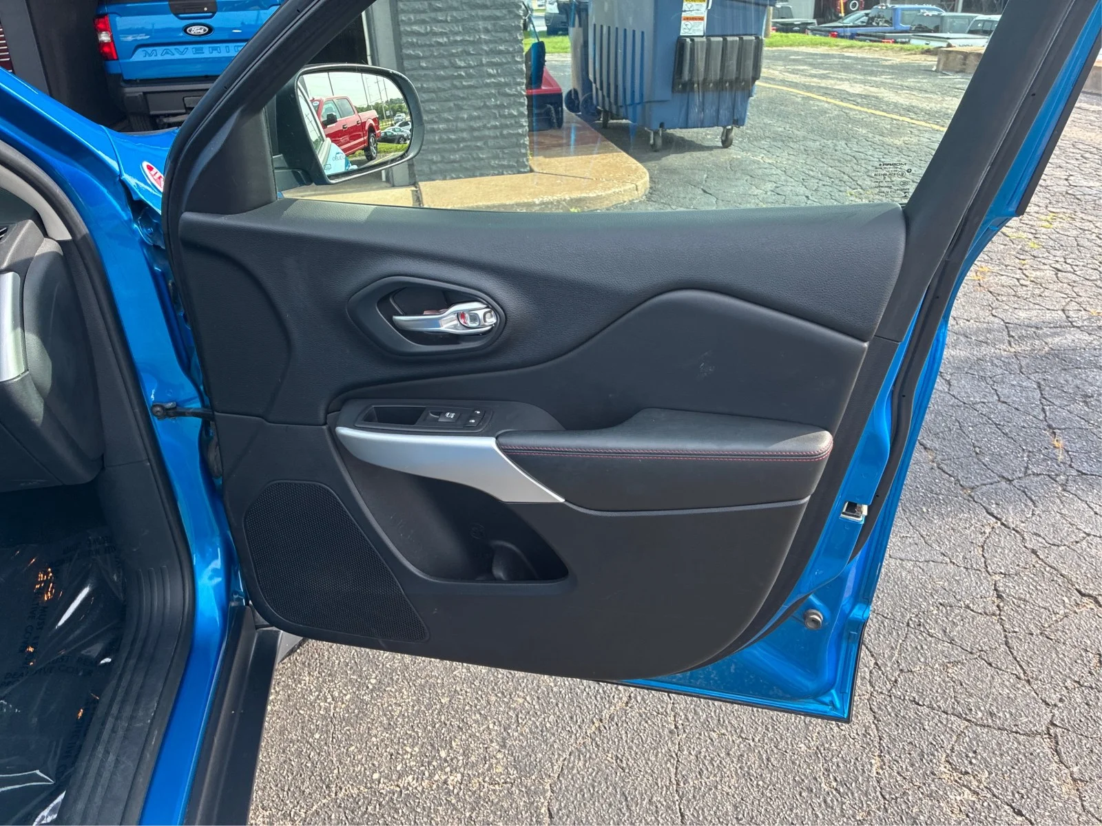 Used 2017 Hydro Blue Jeep Trailhawk L Plus image 19