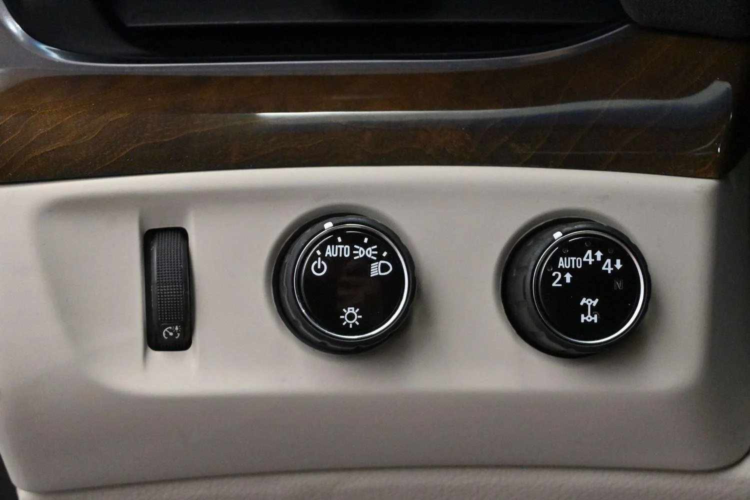 Used 2019 DARK ADRIATIC BLUE METALLIC Cadillac Premium Luxury image 30