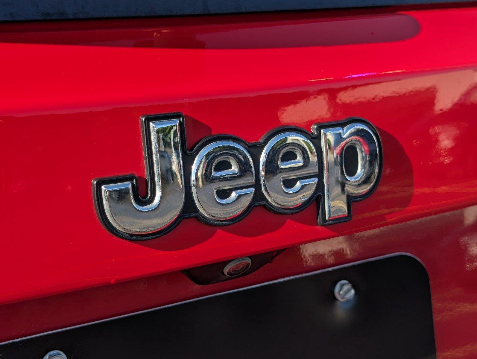 Used 2023 Colorado Red Clearcoat Jeep Latitude image 6