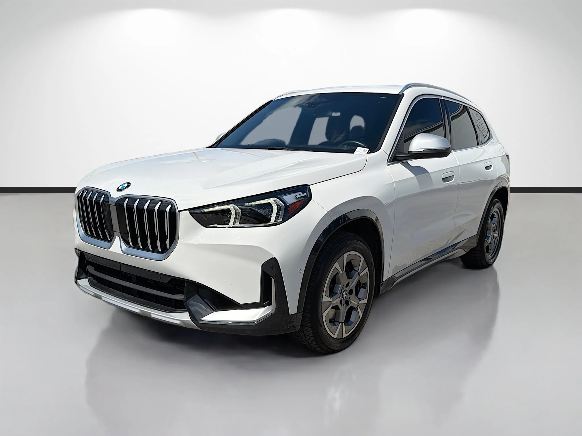 Used 2024 Alpine White BMW xDrive28i image 7