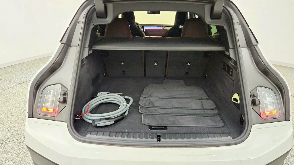 Used 2025 Alpine White BMW xDrive50 SAV w/ Ventilated Seats image 20