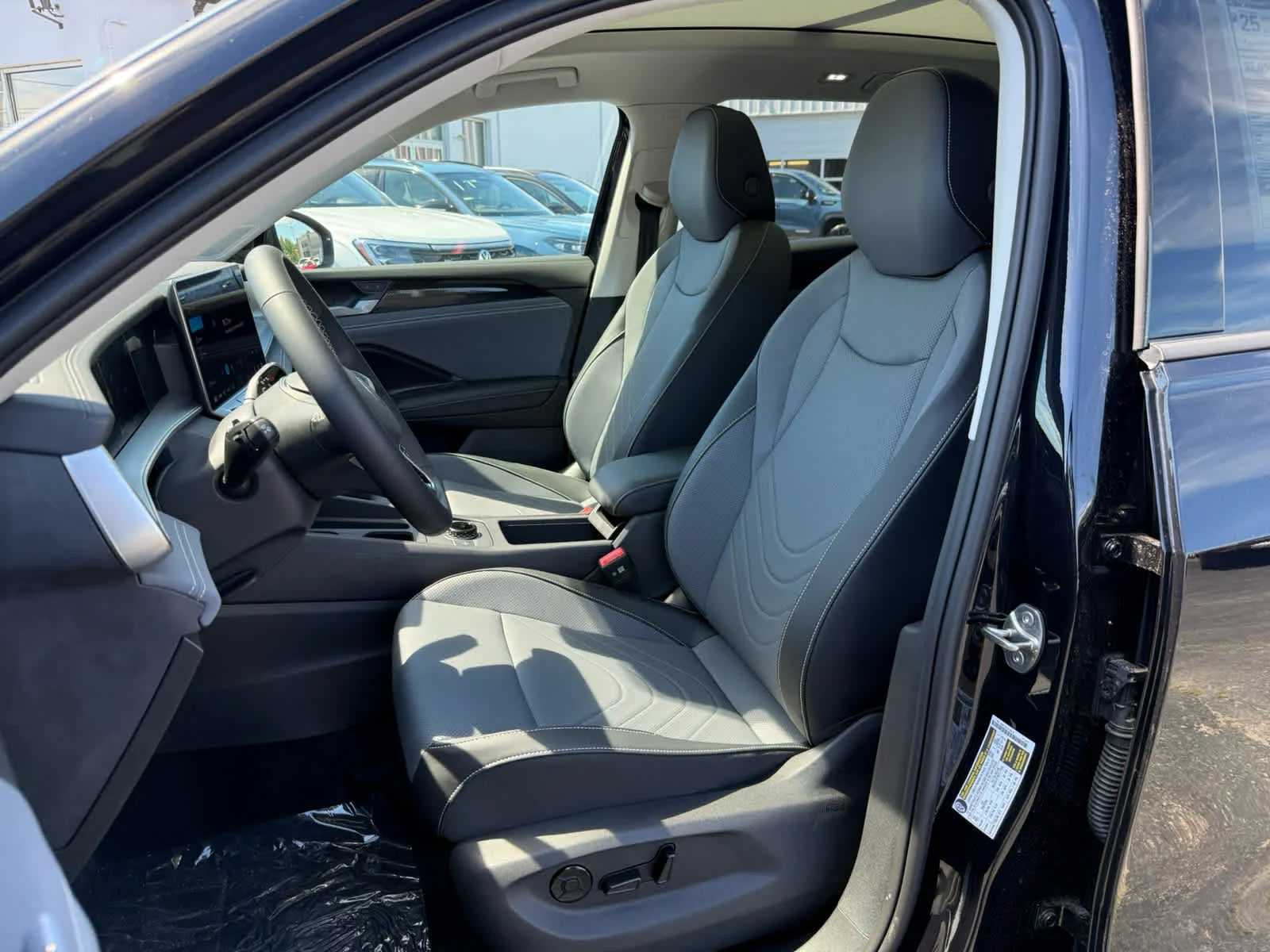 New 2026 Deep Black Pearl Volkswagen SE image 16