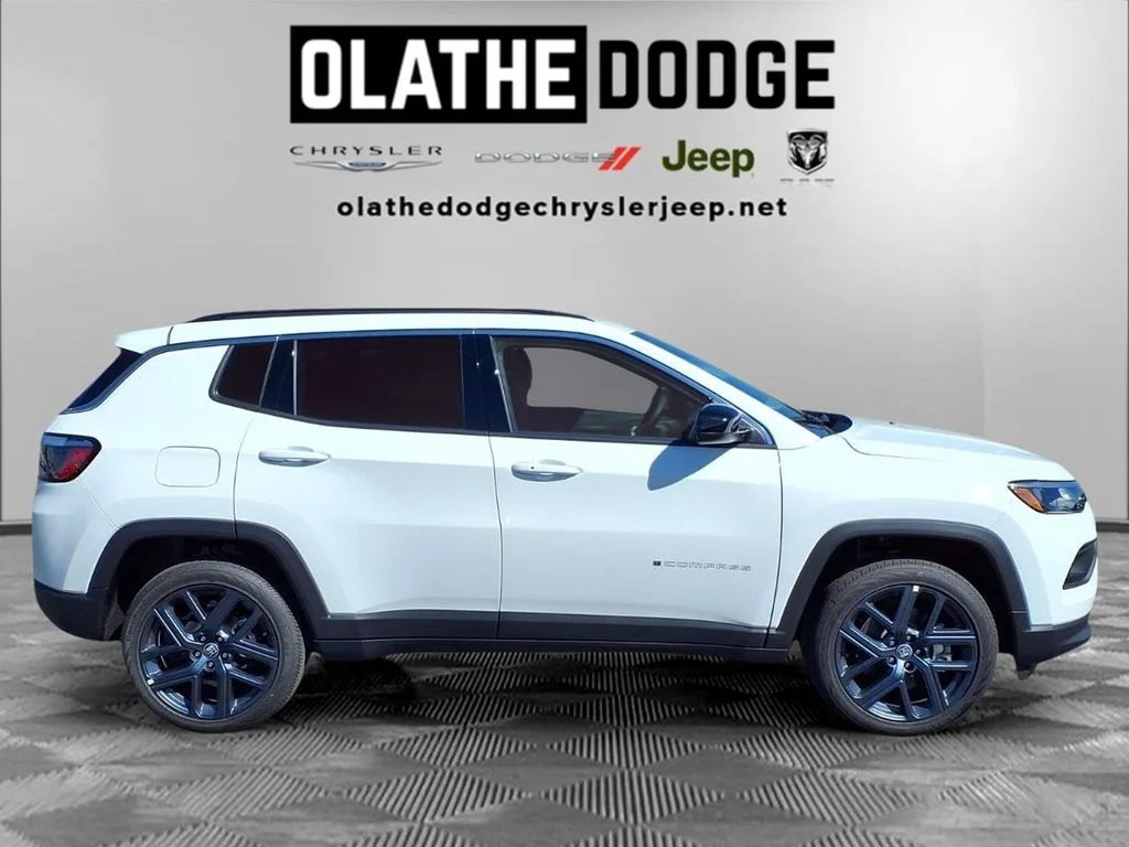 New 2026 Bright White Clear-Coat Exterior Paint Jeep  image 29