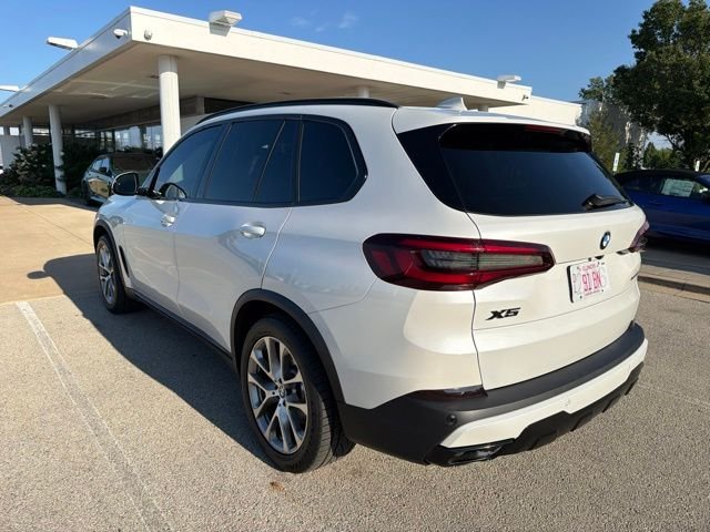Used 2022 White Metallic BMW xDrive40i image 11