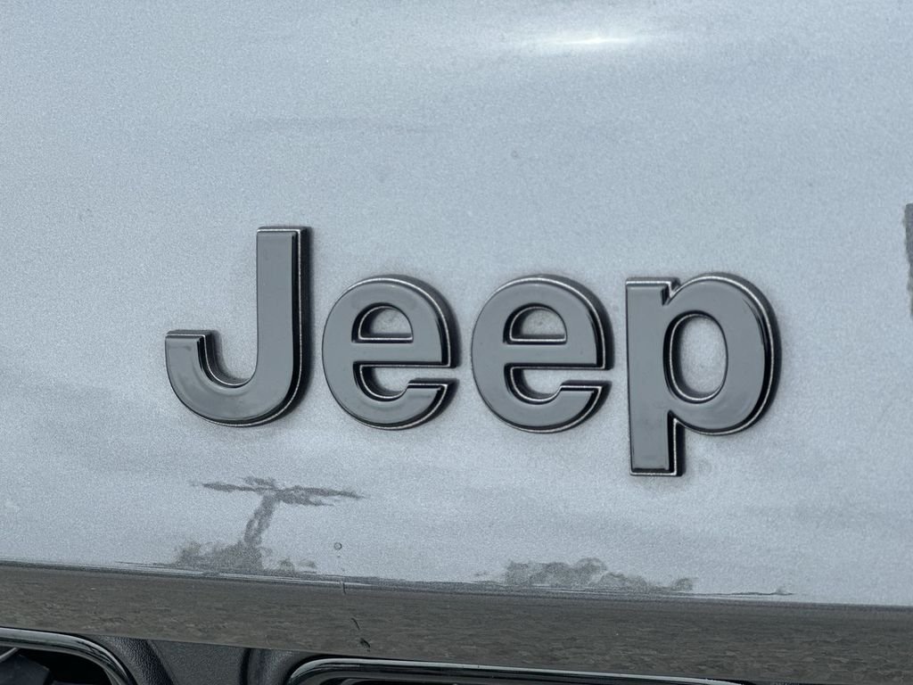 New 2025 Baltic Gray Metallic Clear-Coat Exterior Paint Jeep Altitude X image 46