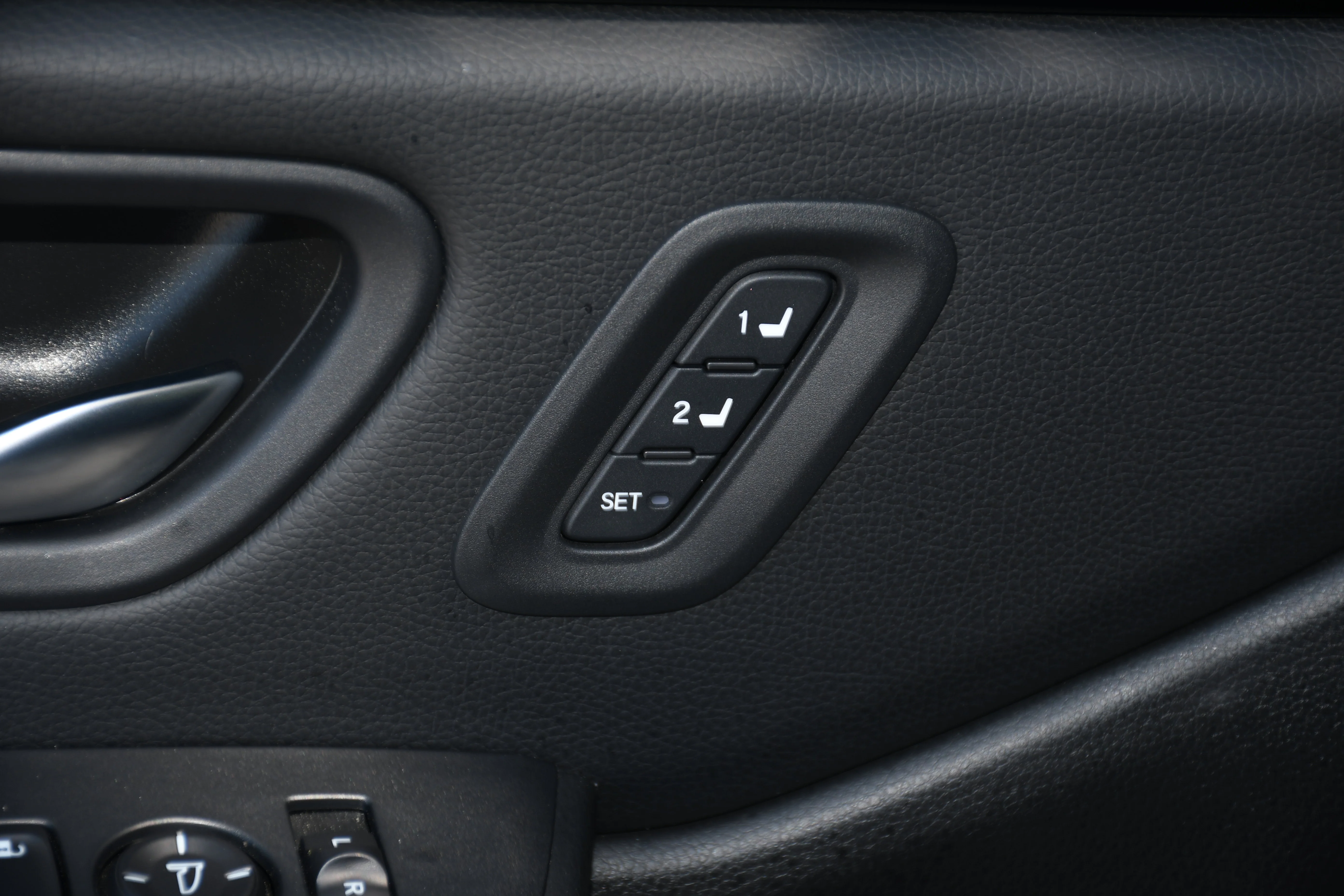 2025 Honda Pilot EX-L - Photo 33