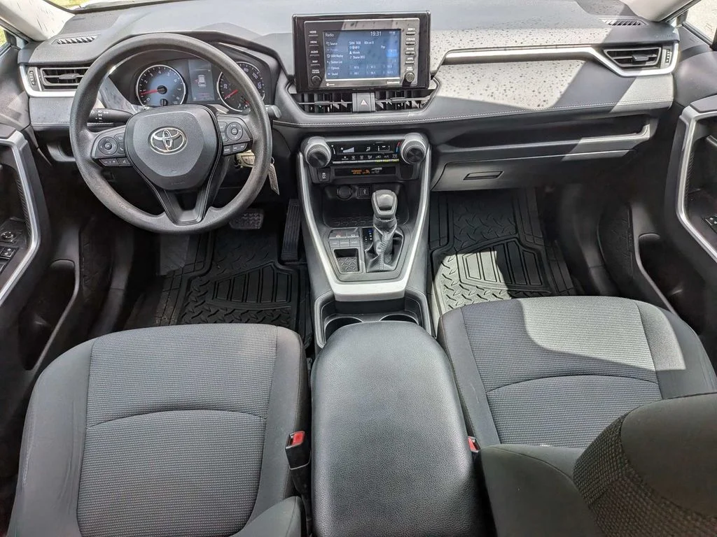 Used 2021 White Toyota LE image 17