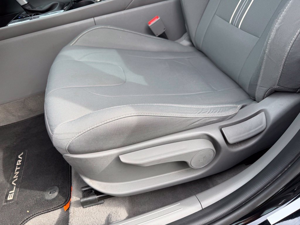 Used 2022 Phantom Black Hyundai Blue image 13