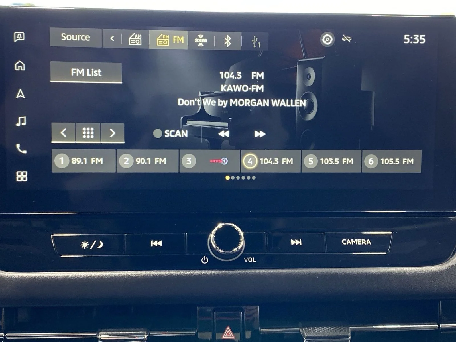 Used 2025 Black Mitsubishi ES image 16