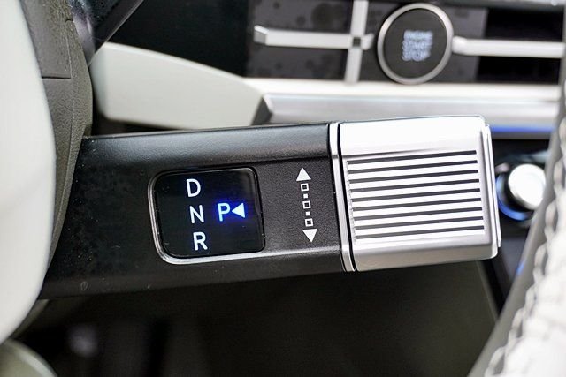 Used 2025 White Hyundai Calligraphy image 38