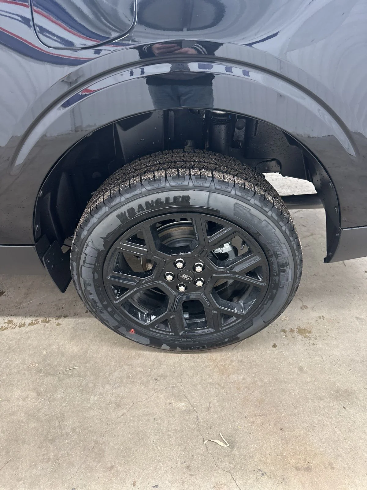 New 2025 Shadow Black Ford XLT image 12