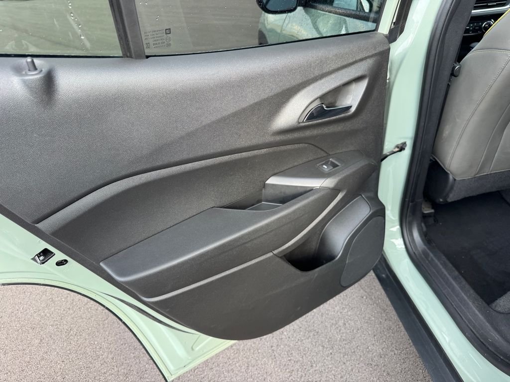 Used 2025 Green Chevrolet ACTIV image 18