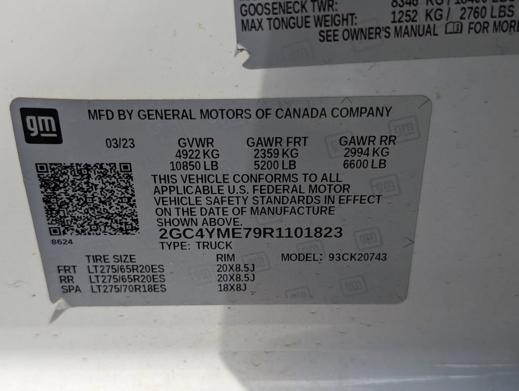 Used 2024 Summit White Chevrolet Custom image 27