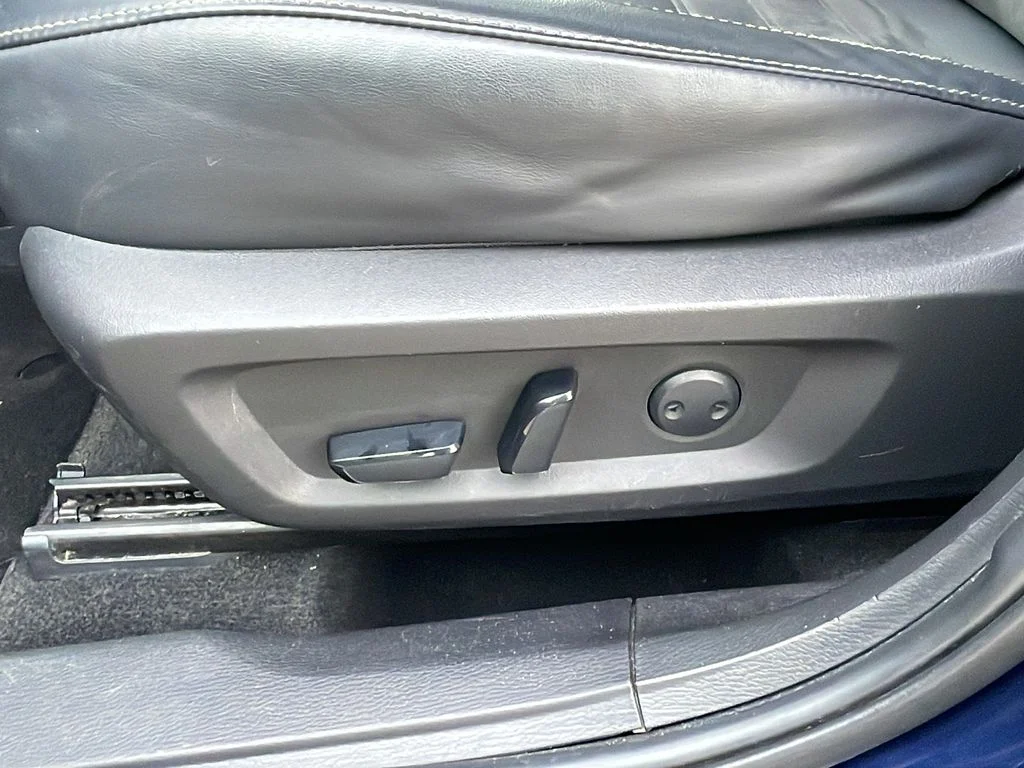 Used 2024 Blue Mitsubishi SE image 33