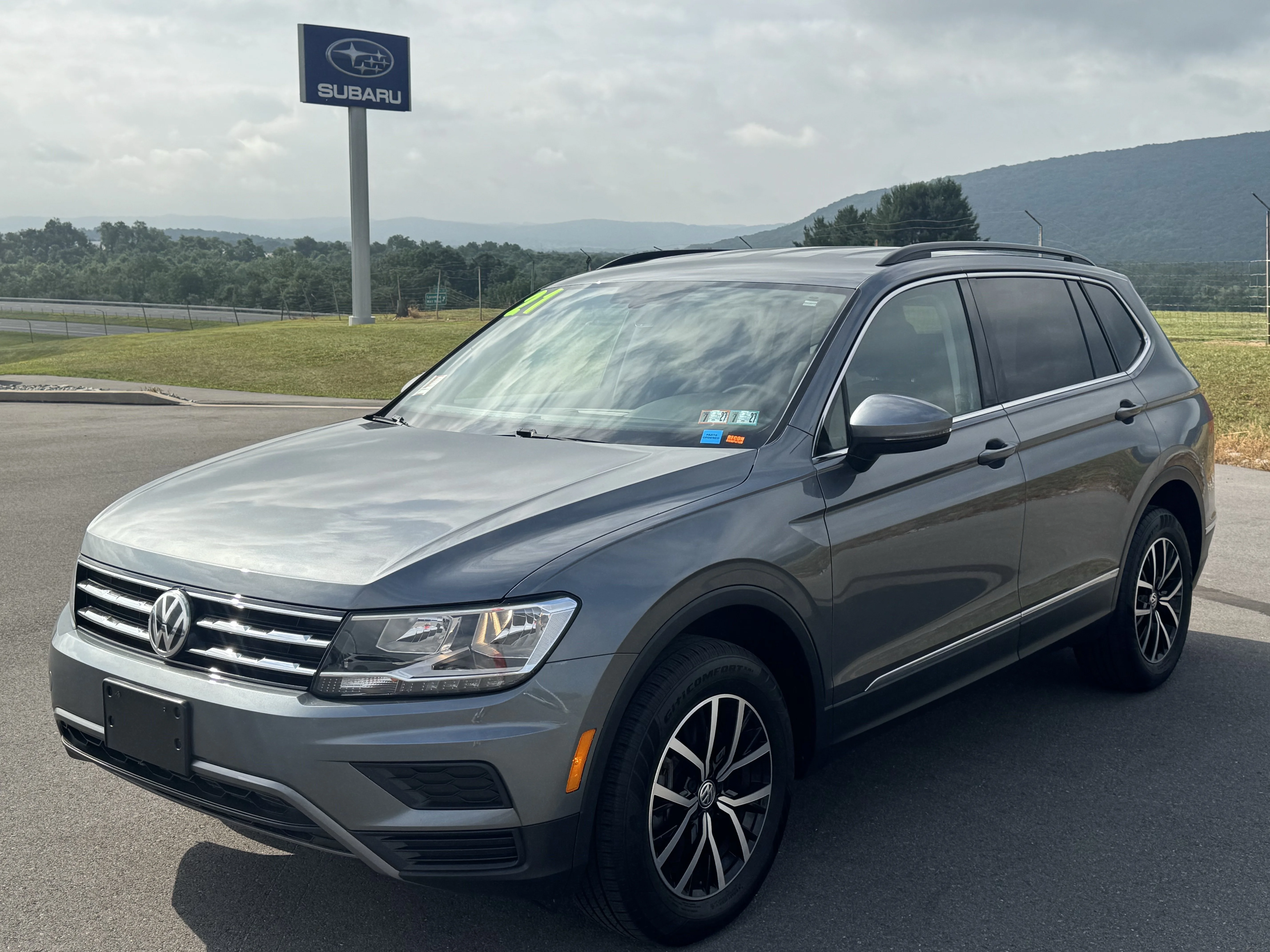 Used 2021 Platinum Gray Metallic Volkswagen SE image 8