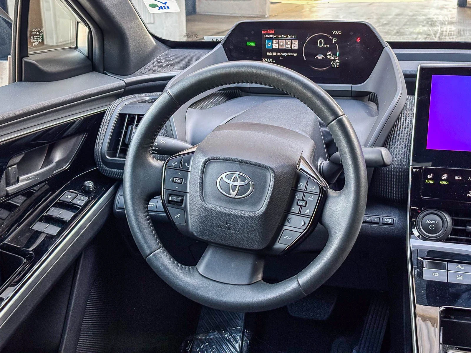 Used 2025 Silver Metallic Toyota XLE image 17