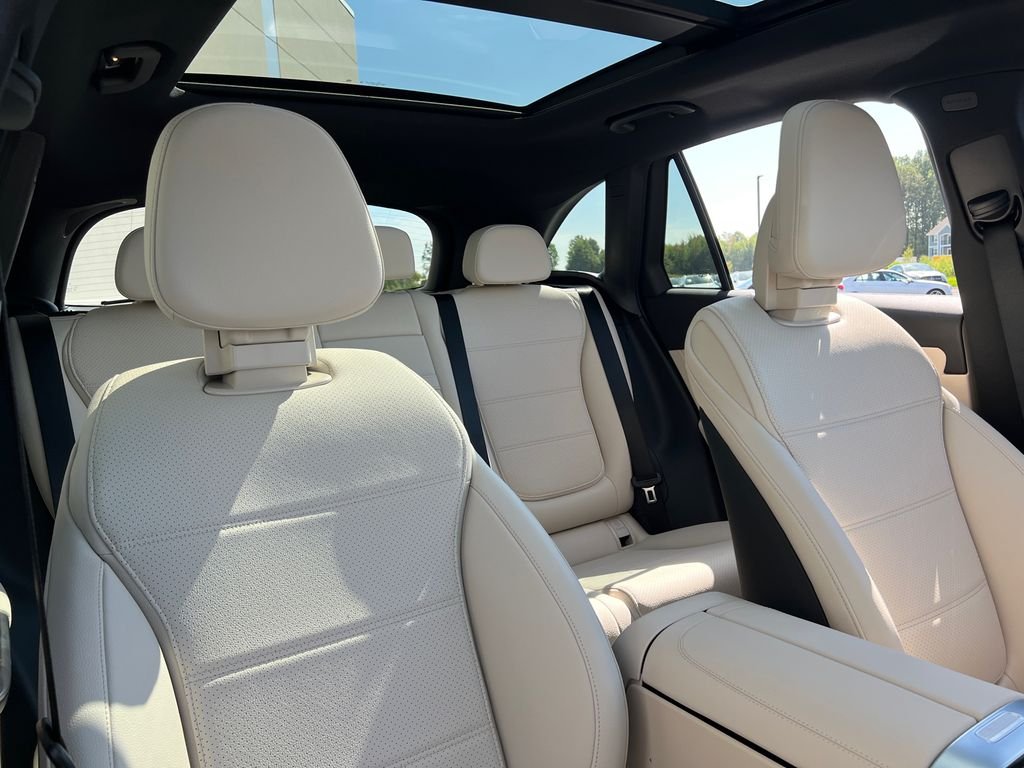 New 2027 Black Mercedes-Benz GLC 300 image 24