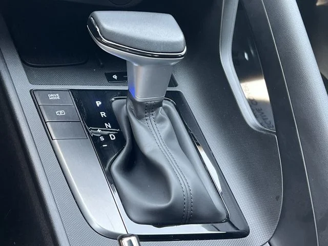 Used 2025 Gray Hyundai SEL Sport image 21
