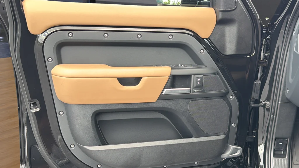 New 2026 Black Land Rover X-Dynamic SE image 20