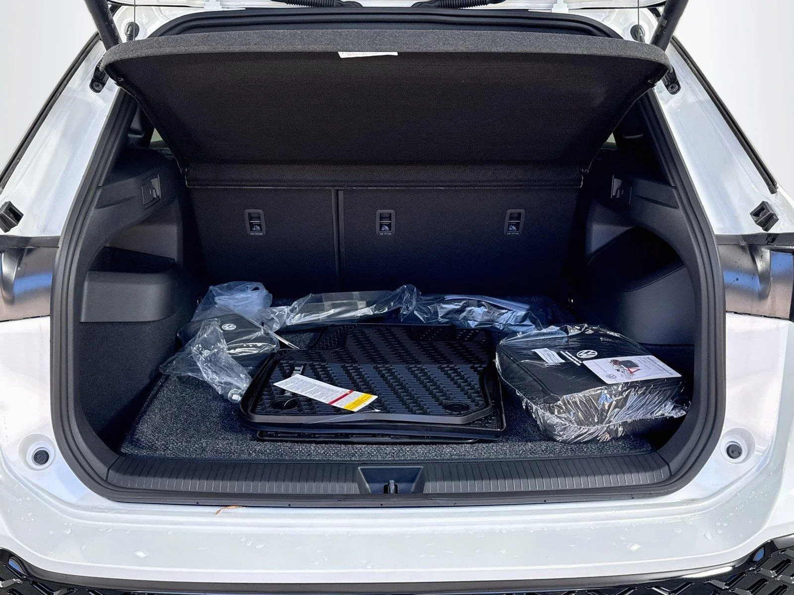 New 2026 WHITE Volkswagen SE R-Line Black image 25