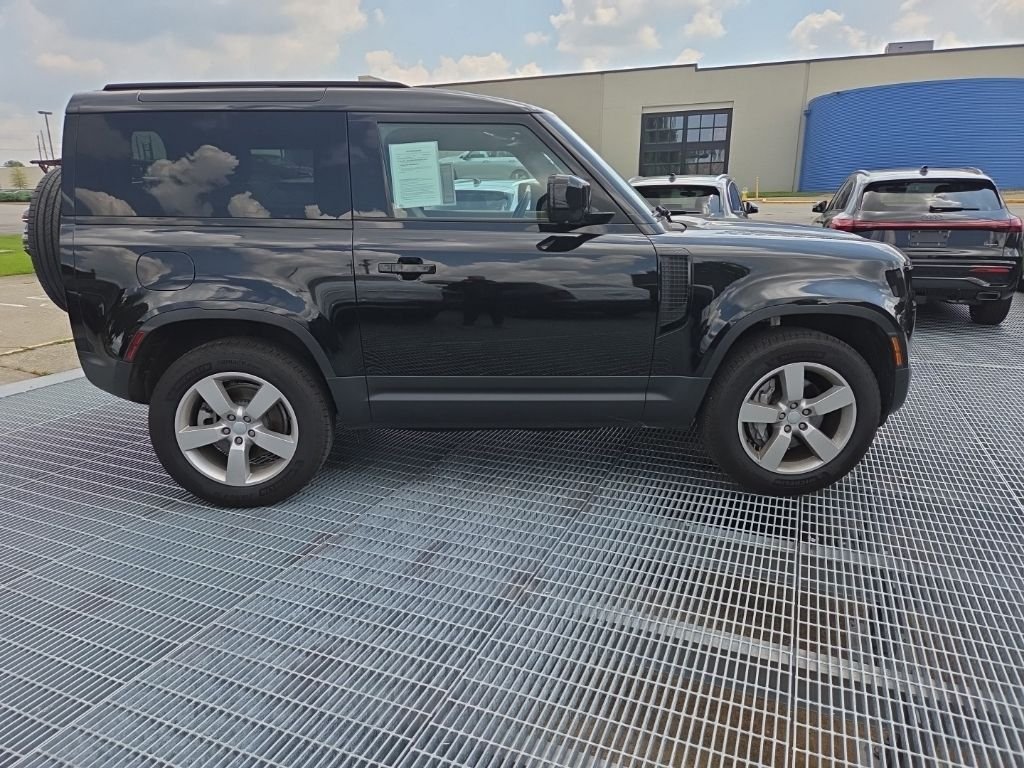 Used 2025 Santorini Black Metallic Land Rover S image 6