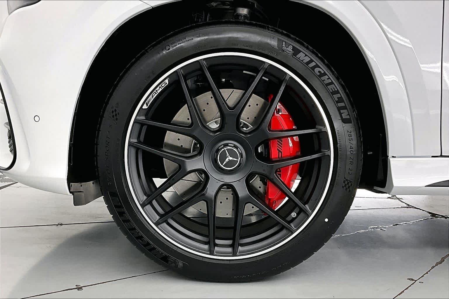 New 2026 MANUFAKTUR Moonlight White Metallic Mercedes-Benz AMG® GLE 63 S 4MATIC+ Coupe image 8