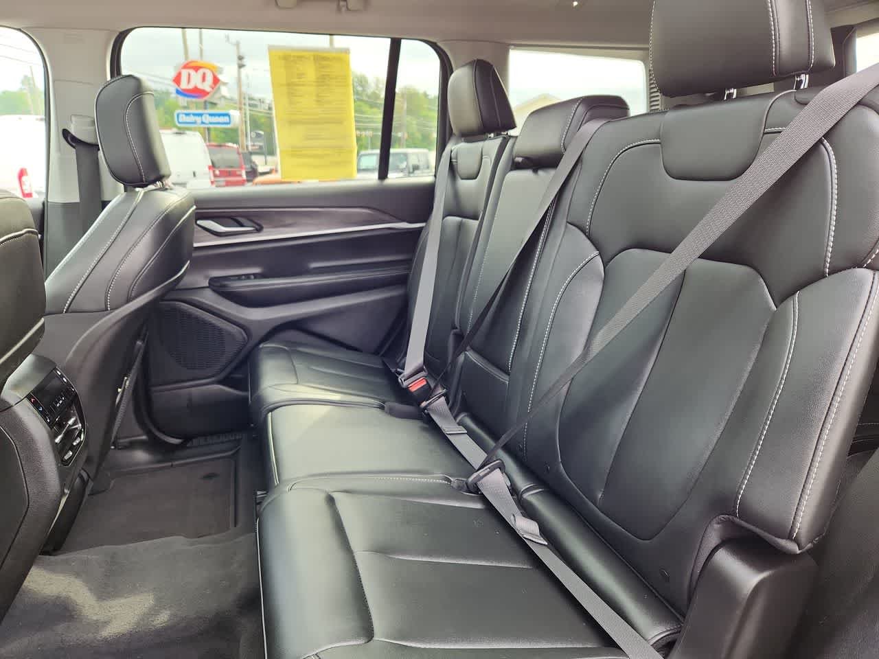 Used 2023 Baltic Gray Metallic Clearcoat Jeep Limited image 16