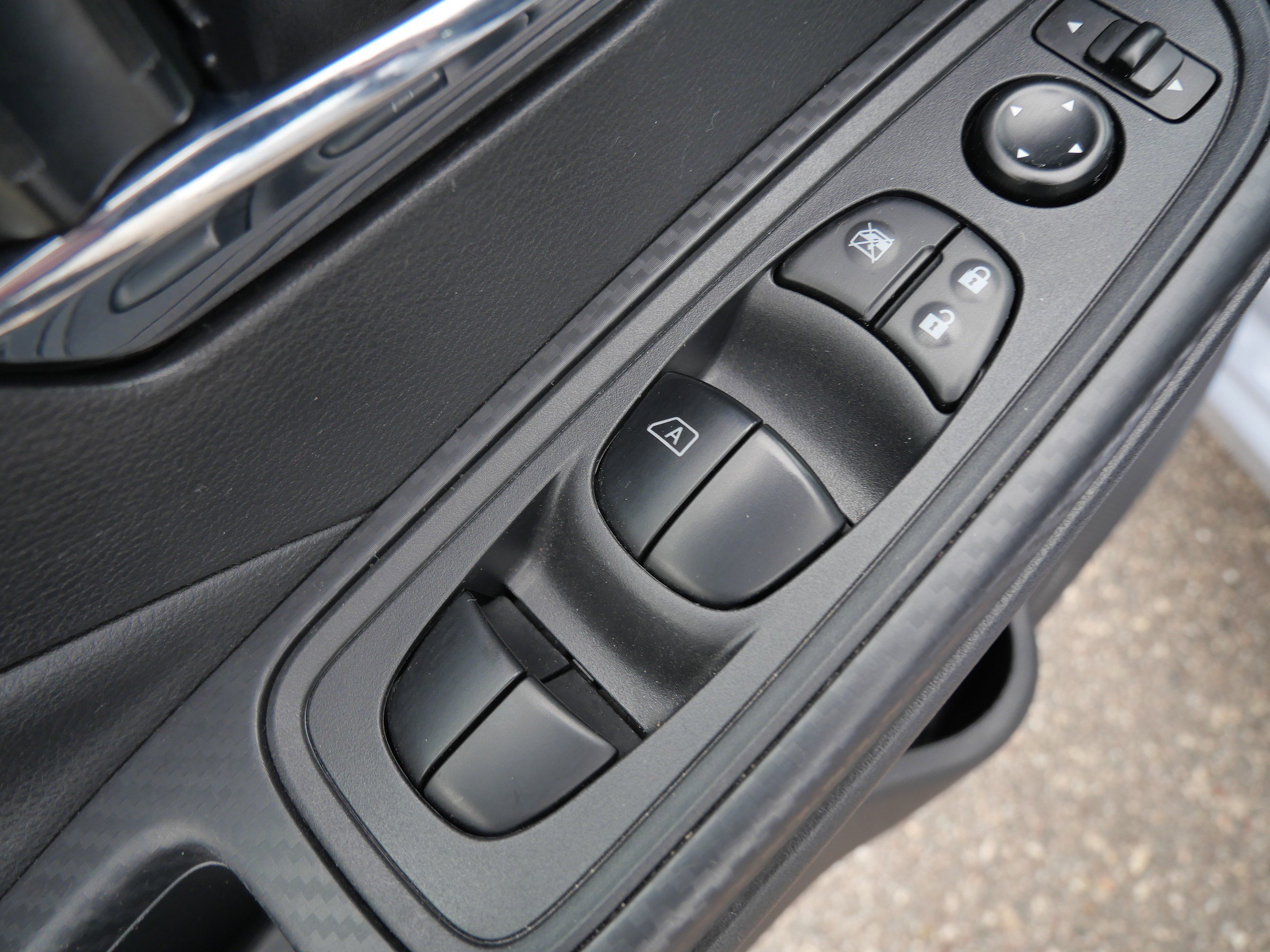 2025 Nissan Versa Sedan SV - Photo 19