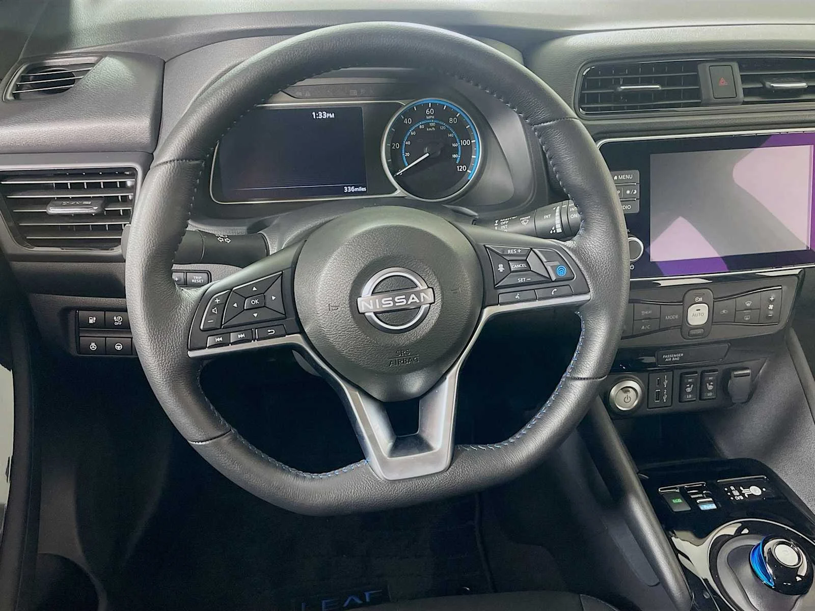 Used 2025 Super Black/Pearl White Nissan SV PLUS image 9